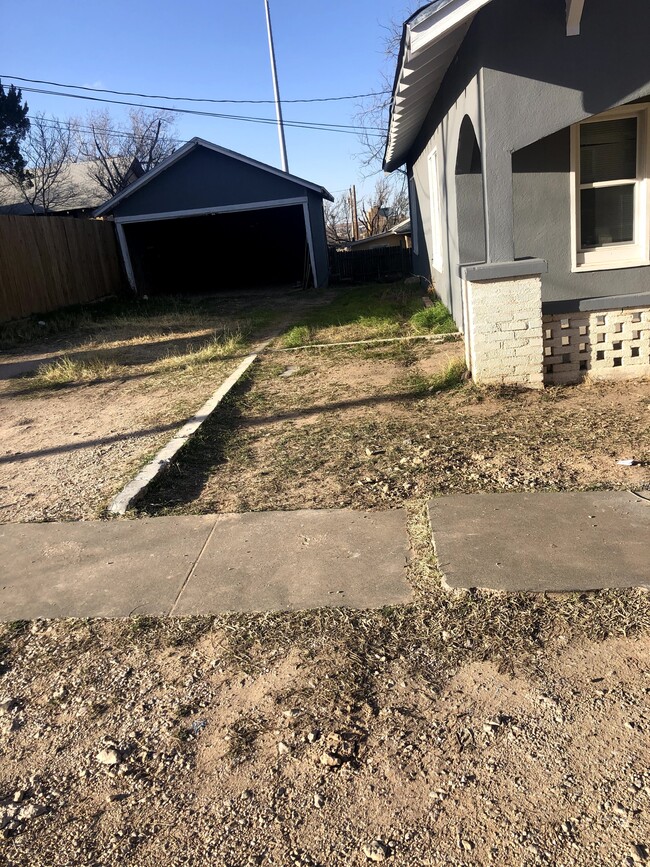 102 W 13th St in Big Spring, TX - Building Photo - Building Photo