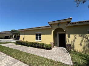 3384 NE 11th Dr in Homestead, FL - Foto de edificio - Building Photo