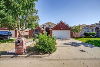 4420 Lodestone Ln in Fort Worth, TX - Building Photo - Building Photo