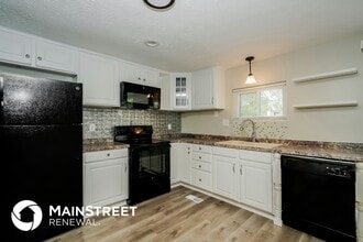 7516 Inverness Dr in Indianapolis, IN - Foto de edificio - Building Photo