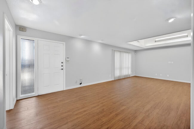 Eastwood Apartments in Austin, TX - Building Photo - Interior Photo