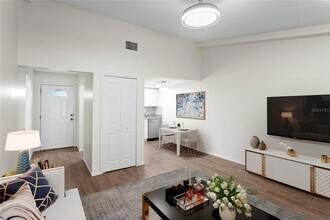 13046 Leverington St in Tampa, FL - Foto de edificio - Building Photo