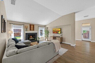 1636 Green Springs Ct in Tracy, CA - Building Photo - Building Photo