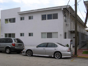 8329 Byron Ave in Miami Beach, FL - Building Photo - Building Photo