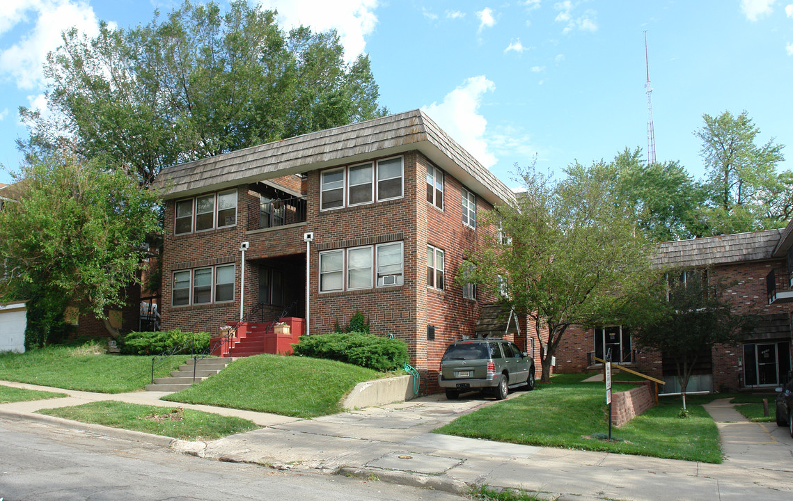 University Court in Omaha, NE - Building Photo