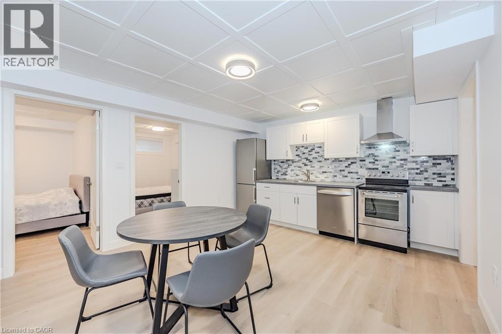 39 Lovett Ln in Guelph, ON - Building Photo
