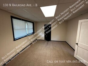 130 N Railroad St in Myerstown, PA - Building Photo - Building Photo