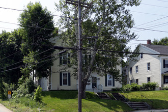 177 S Main St in Brooklyn, CT - Foto de edificio - Building Photo