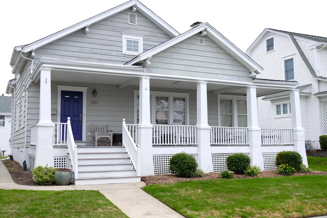 220 Lincoln Ave in Avon By The Sea, NJ - Building Photo