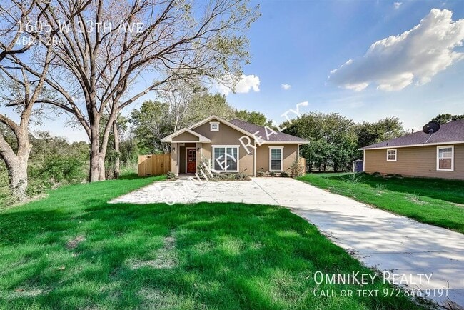 1605 W 13th Ave in Corsicana, TX - Building Photo - Building Photo