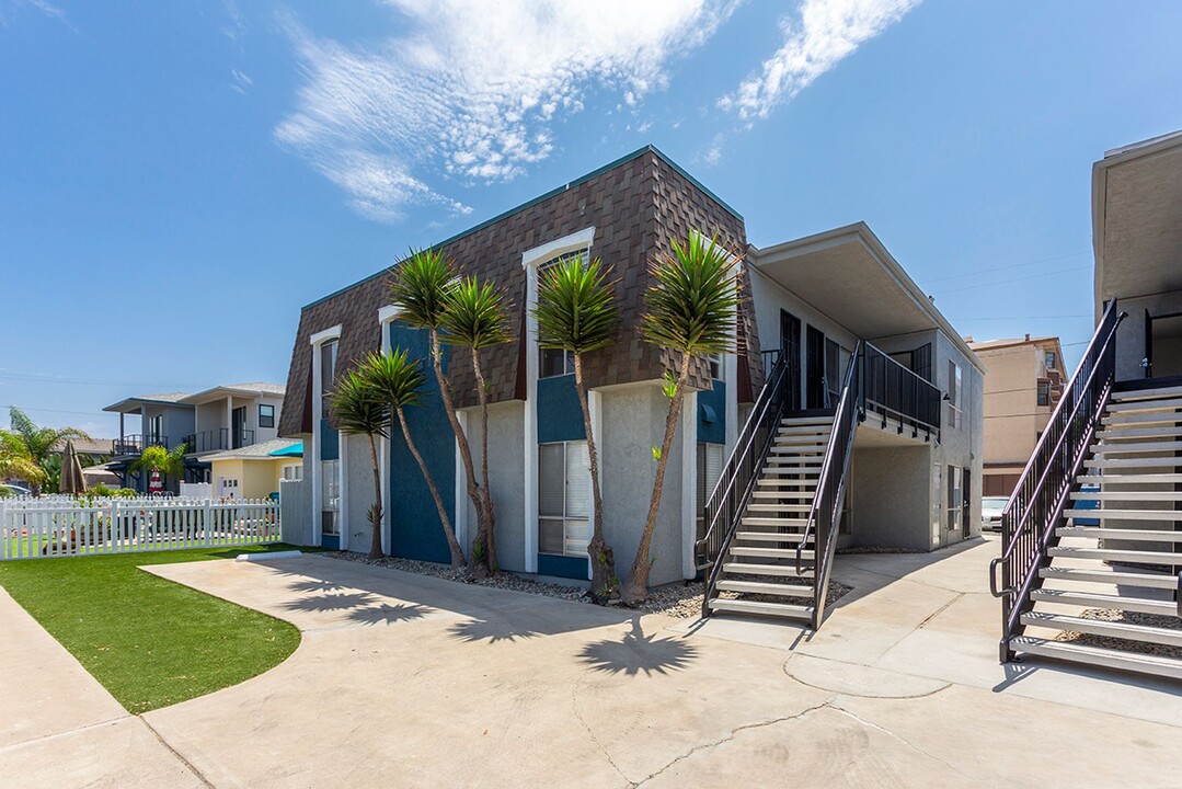 Pier View Apartments in Imperial Beach, CA - Foto de edificio