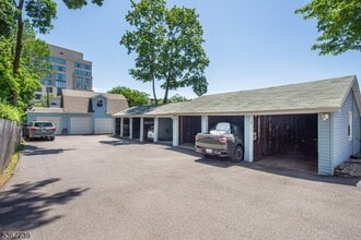 19 St Lukes Pl-Unit -2 in Montclair, NJ - Building Photo - Building Photo