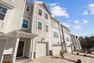 3031 Castle Loch Ln in Durham, NC - Building Photo - Building Photo