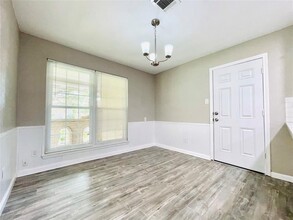 7414 Log View Dr in Houston, TX - Building Photo - Building Photo