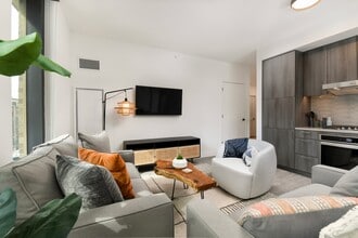 907 W Madison St, Unit 1513 in Chicago, IL - Foto de edificio - Building Photo