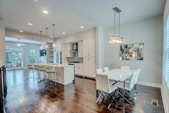 728 Taylor Ct in Atlanta, GA - Building Photo - Building Photo