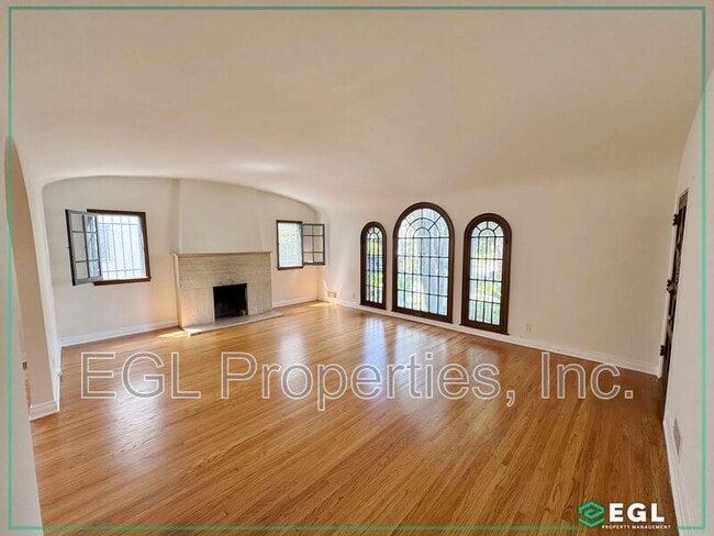 property at 848 S Detroit St