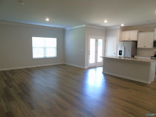 207 List Rd in Huntsville, AL - Foto de edificio - Building Photo