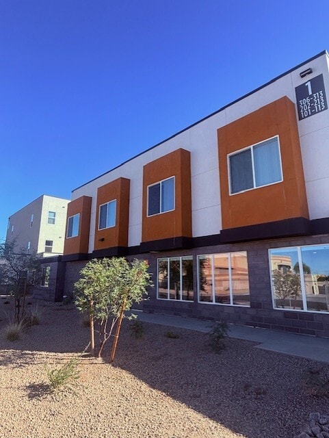 Revive 25 Apartments in Phoenix, AZ - Foto de edificio - Building Photo