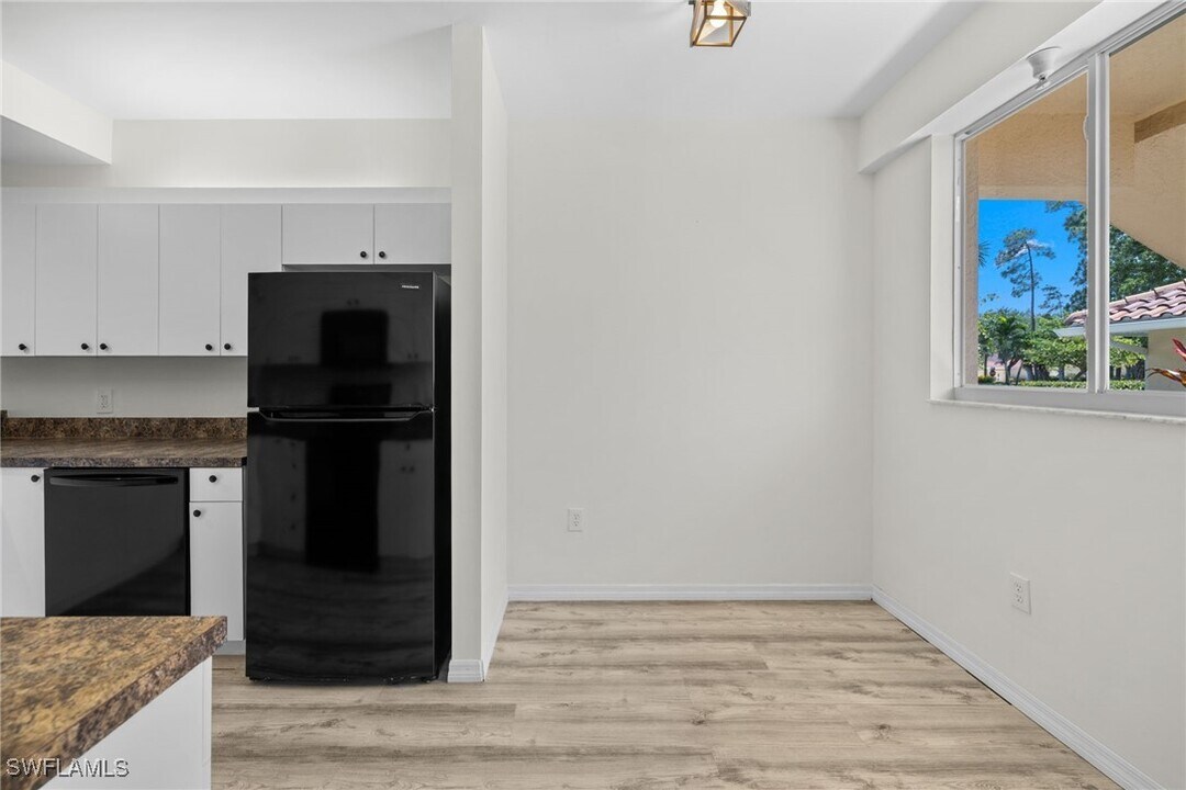 411 Valerie Way in Naples, FL - Building Photo