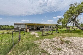 480 Grandpa Rd in Lockhart, TX - Building Photo - Building Photo