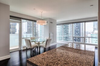 80 John St in Toronto, ON - Building Photo - Building Photo