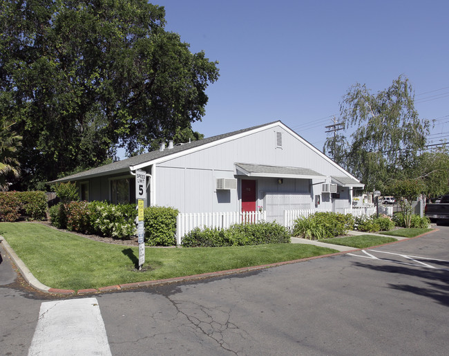 Lance Apartments in Carmichael, CA - Building Photo - Building Photo