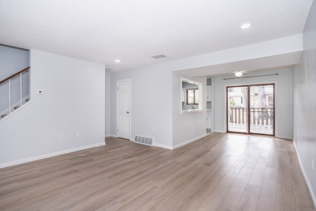 123 Cottonwood Rd in Newington, CT - Building Photo - Building Photo