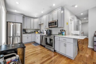 8 W Bellflower St in Boston, MA - Foto de edificio - Building Photo