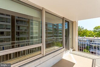 1425 4th St SW in Washington, DC - Building Photo - Building Photo