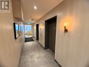 2 Manderley Dr in Toronto, ON - Building Photo - Building Photo