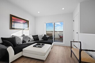 2016 Tysons Ridgeline Rd in Falls Church, VA - Building Photo - Building Photo