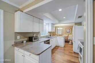 2704 S Terrace Rd in Tempe, AZ - Building Photo - Building Photo