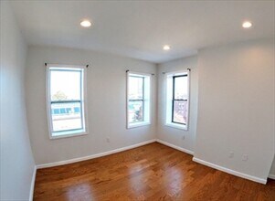 608 Shawmut Ave, Unit 2 in Boston, MA - Foto de edificio - Building Photo