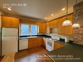 4521 49th Ave NE in Seattle, WA - Building Photo - Building Photo