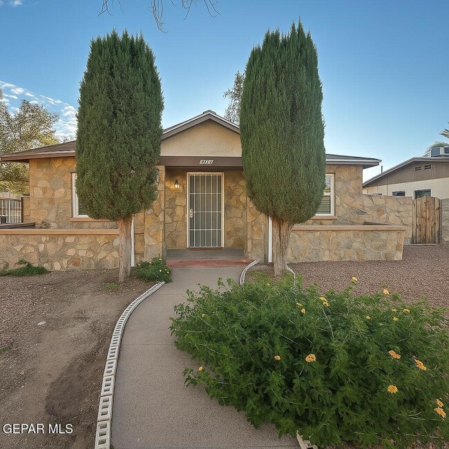 property at 2211 N Campbell St