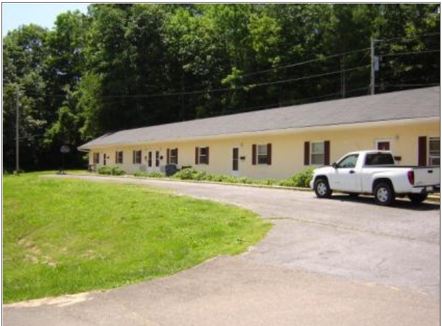 152 N 226 Hwy in Bakersville, NC - Building Photo