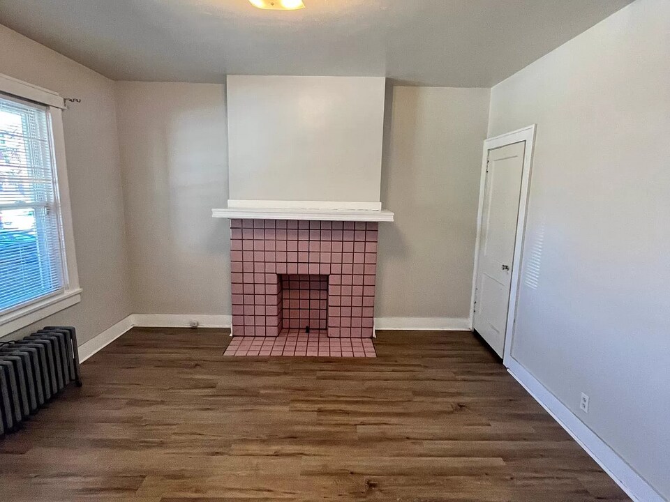 2116 Bedford Ave in Pittsburgh, PA - Building Photo