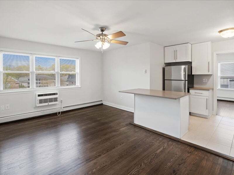 Chelsea Court in Caldwell, NJ - Building Photo