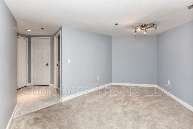 1045 N Utah St in Arlington, VA - Building Photo - Building Photo