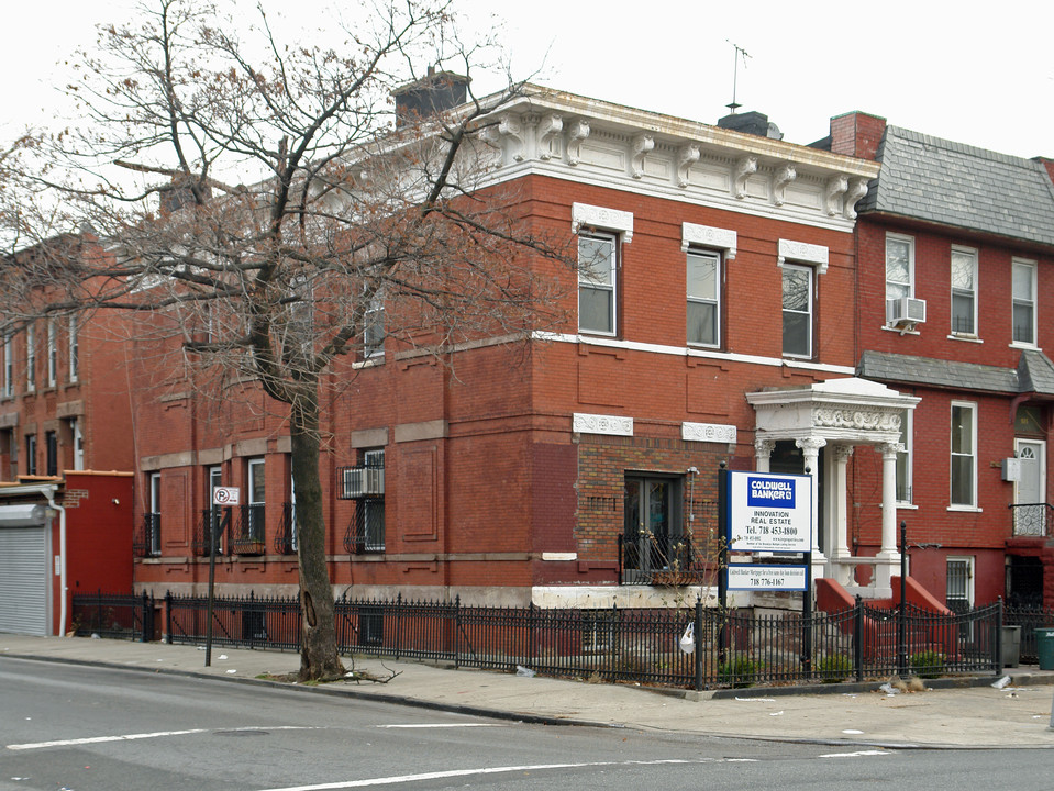 923 Bushwick Ave in Brooklyn, NY - Building Photo