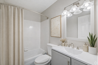 Blue Ridge Apartments in Verona, VA - Foto de edificio - Building Photo