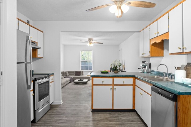 Lakeview Garden Apartments in Shepherdsville, KY - Building Photo - Building Photo