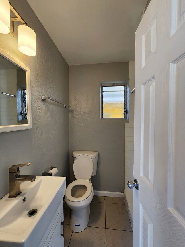 317 Country Club Oval in Daytona Beach, FL - Building Photo - Building Photo