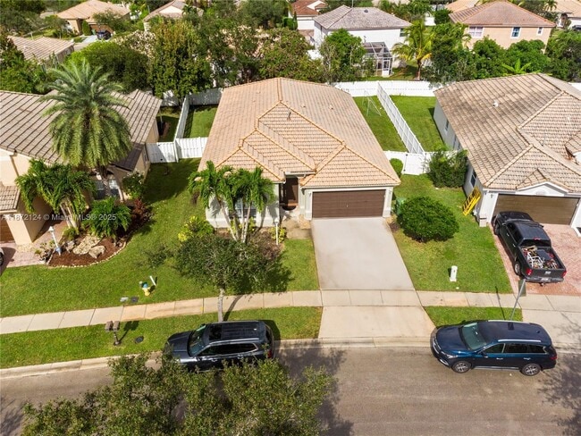 14275 NW 18th Pl in Pembroke Pines, FL - Building Photo - Building Photo