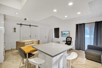 3215 NE 7th St, Unit SI FL2-ID1504119P in Pompano Beach, FL - Foto de edificio - Building Photo