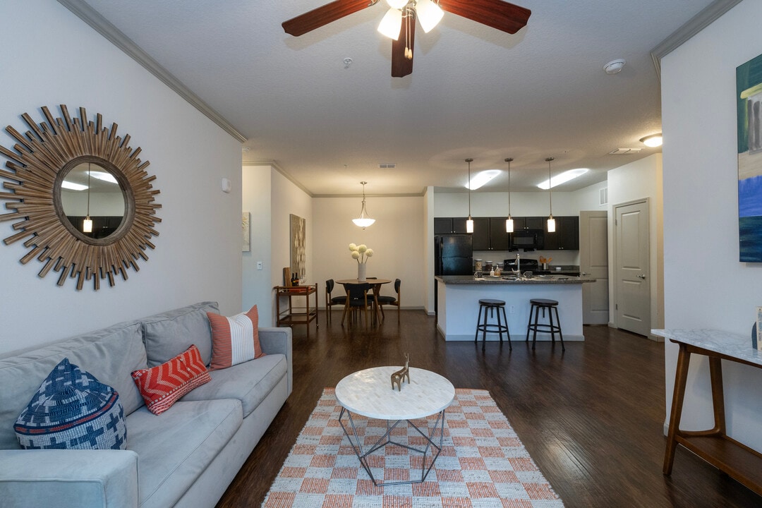 Valrico Station in Valrico, FL - Foto de edificio