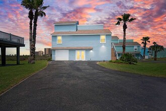 165 Beach View in Port Aransas, TX - Building Photo - Building Photo