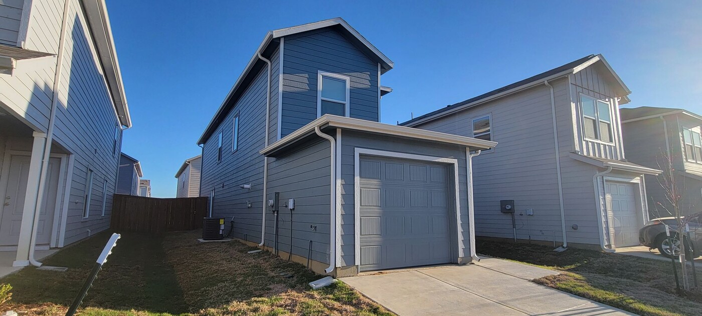 12173 Morgan Dr in Aubrey, TX - Foto de edificio