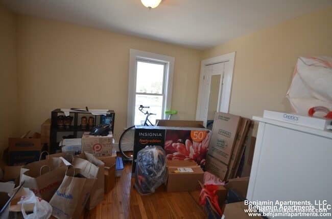 53 West Seventh St. Unit 2, Unit 2 in Boston, MA - Foto de edificio - Building Photo